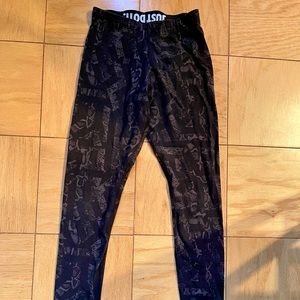 WOMENS NIKE HIGH WAISTED GRAPHIC LEGGINGS!